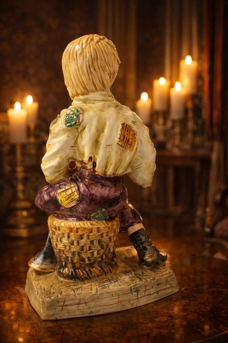 Фарфор Porcellana Capodimonte • “Giovane Viandante con l’Otre” • 30 cm