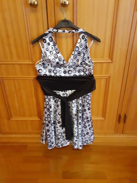 Vestido cetim preto e branco