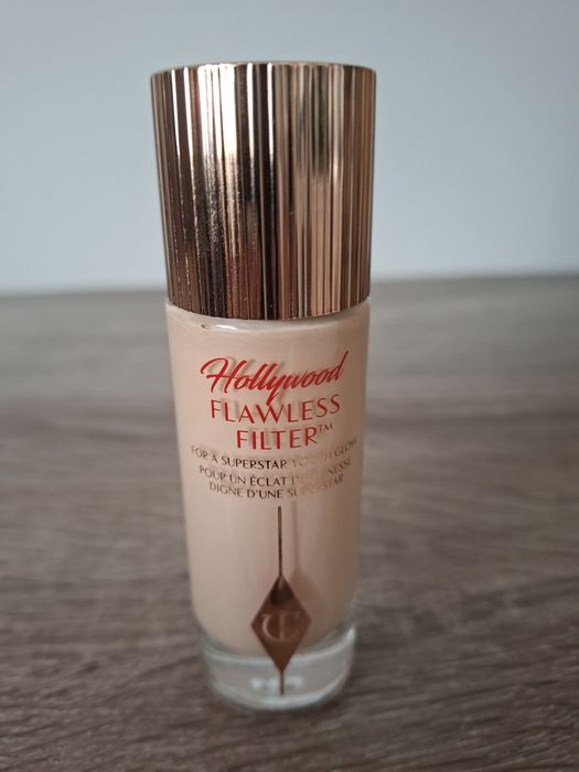 Rozświetlacz w płynie Charlotte Tilbury