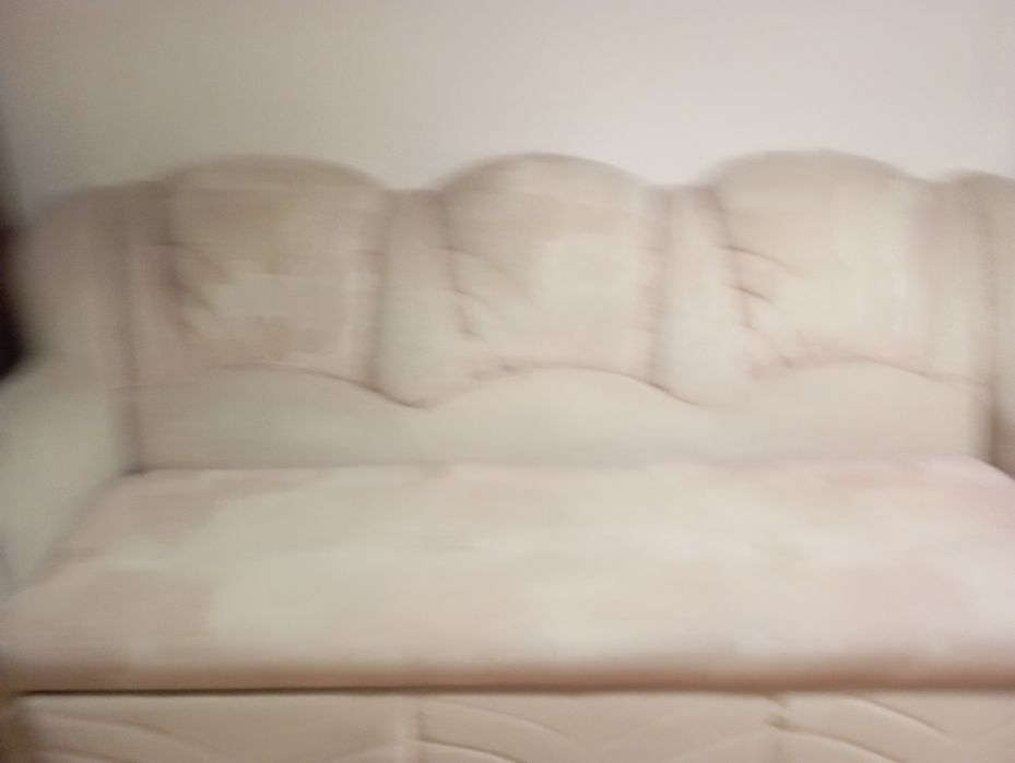 Продається диван  в нормальному стані.