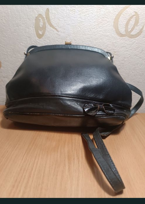 Винтажная чёрная кожаная сумка