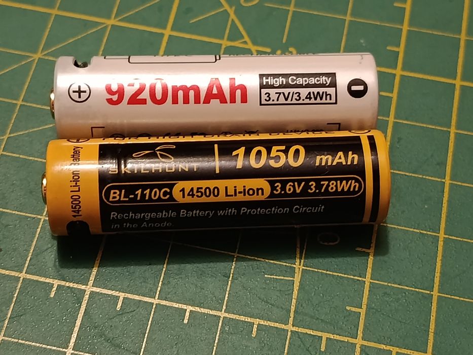 Два літієвих акуми Lumintop i Skilhunt 14500