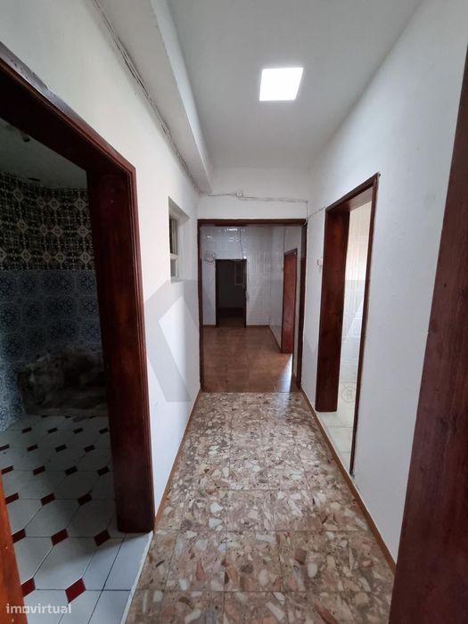 Moradia T3 + T1 Independente com Terreno em Rabo de Peixe!