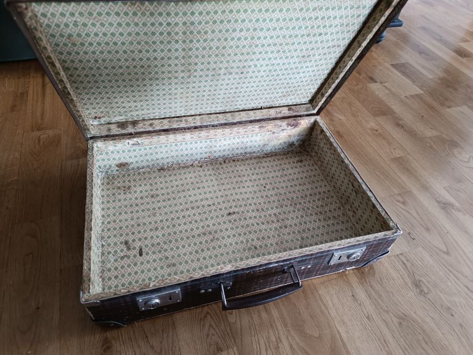 Stara walizka podróżna tekturowa PRL