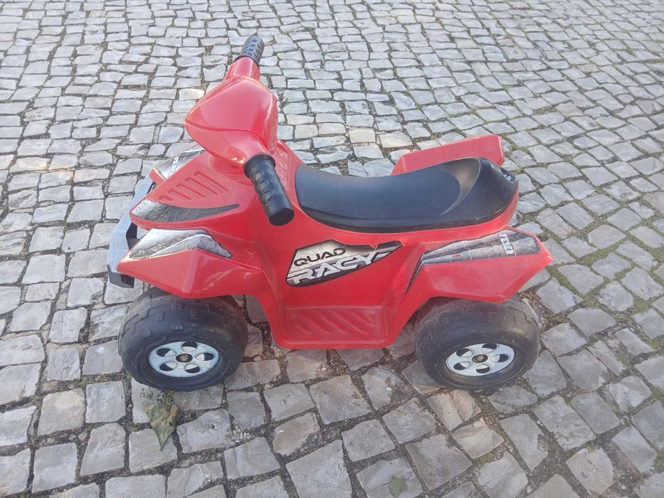 Moto 4 feber criança