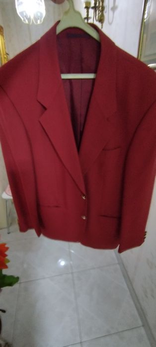 Blazer vermelho como novo.