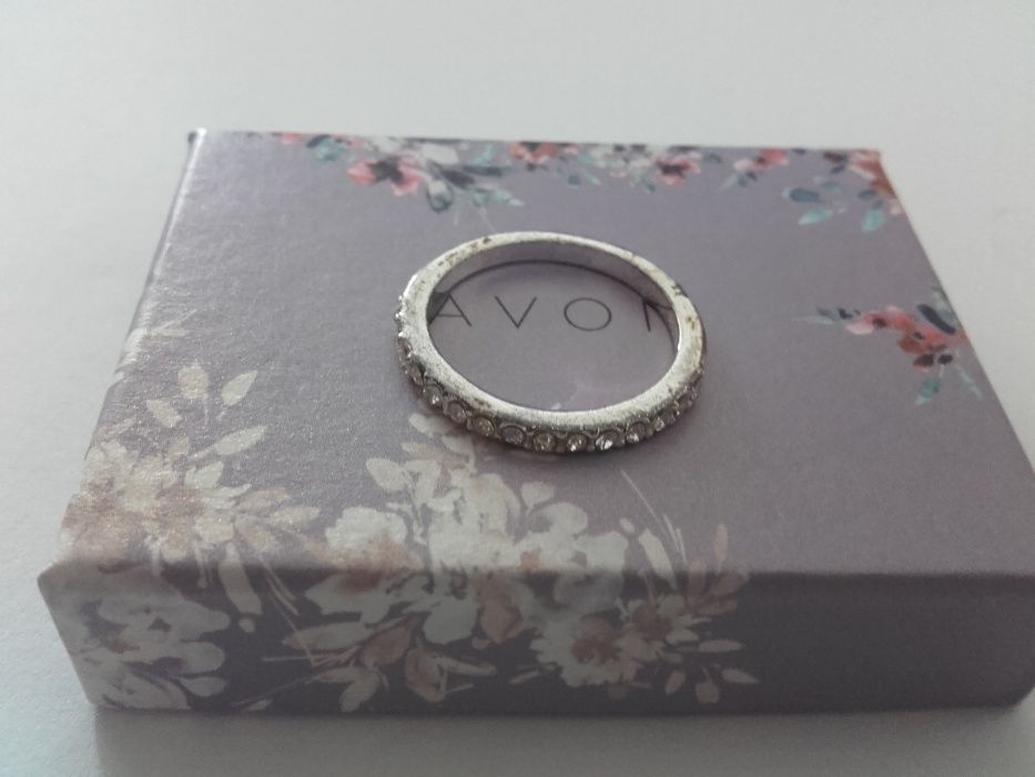 Zestaw 5 pierścionków od Avon