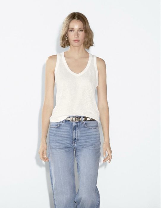 Біла жіноча  майка топ з вирізом