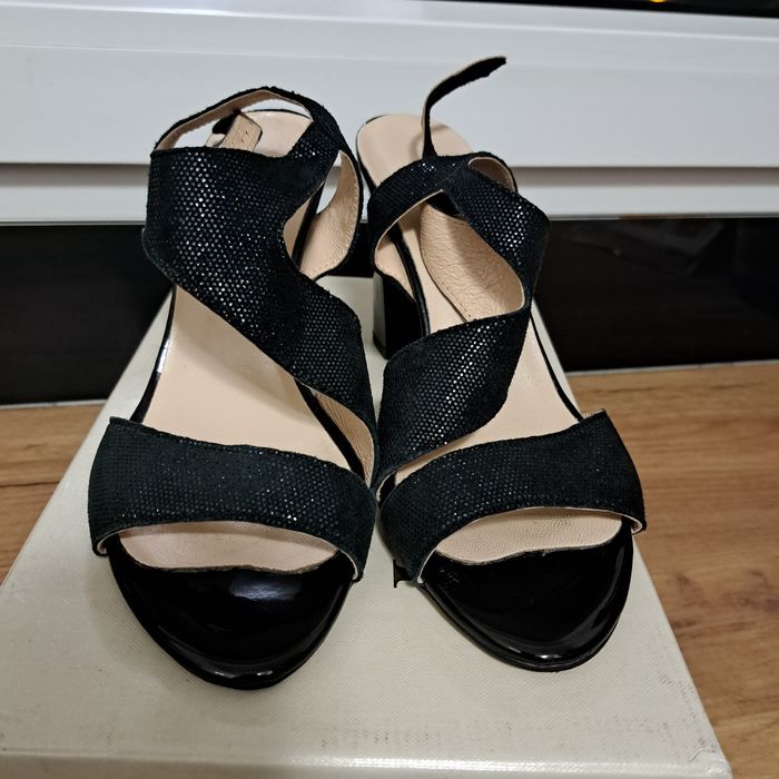 Sandały błyszczące