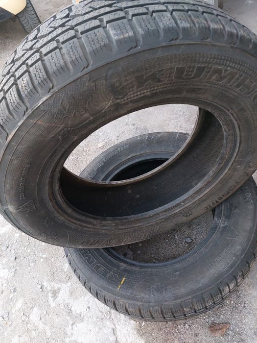 Продам 2а новых зимних колеса kUMHO 235.65.R-17.