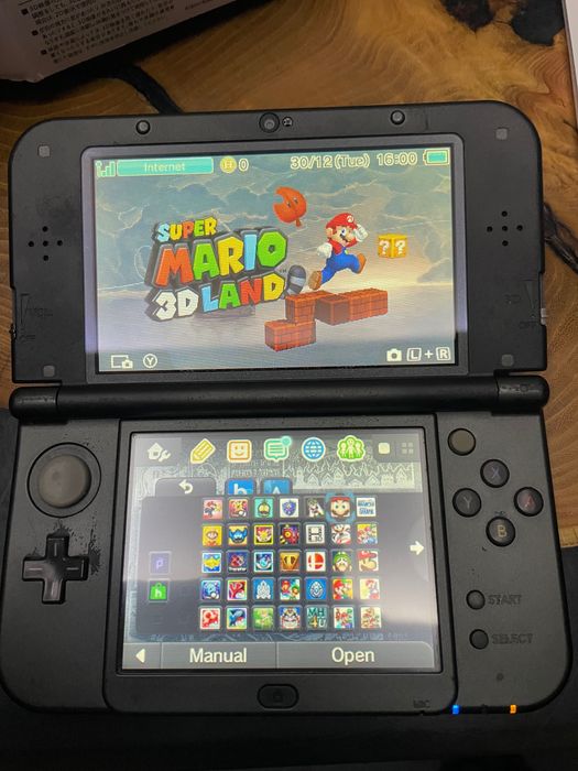 Zmordowana konsola New Nintendo 3DS XL z pudełkiem