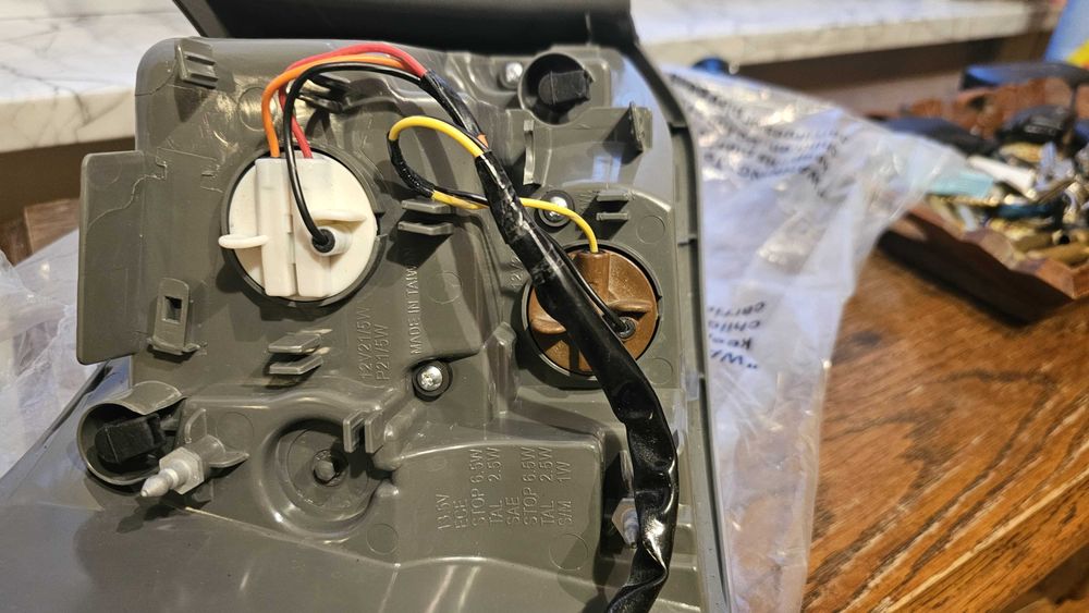 Lampa prawa tylna MITSUBISHI OUTLANDER 2012