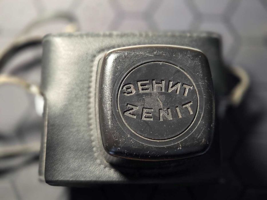Jak nowy analogowy aparat fotograficzny Zenit ET z ZSRR :)