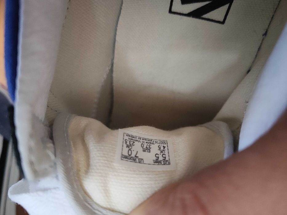 Tênis Vans em tons de azuis