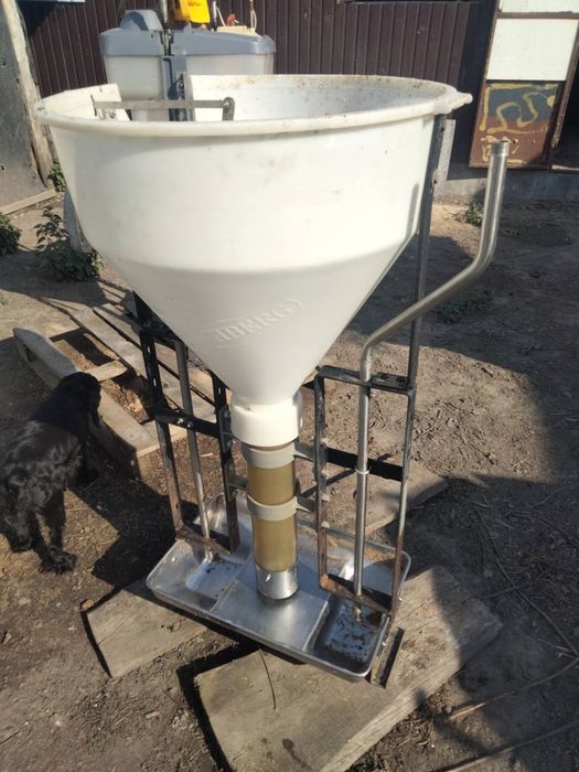 Кормушка для свиней