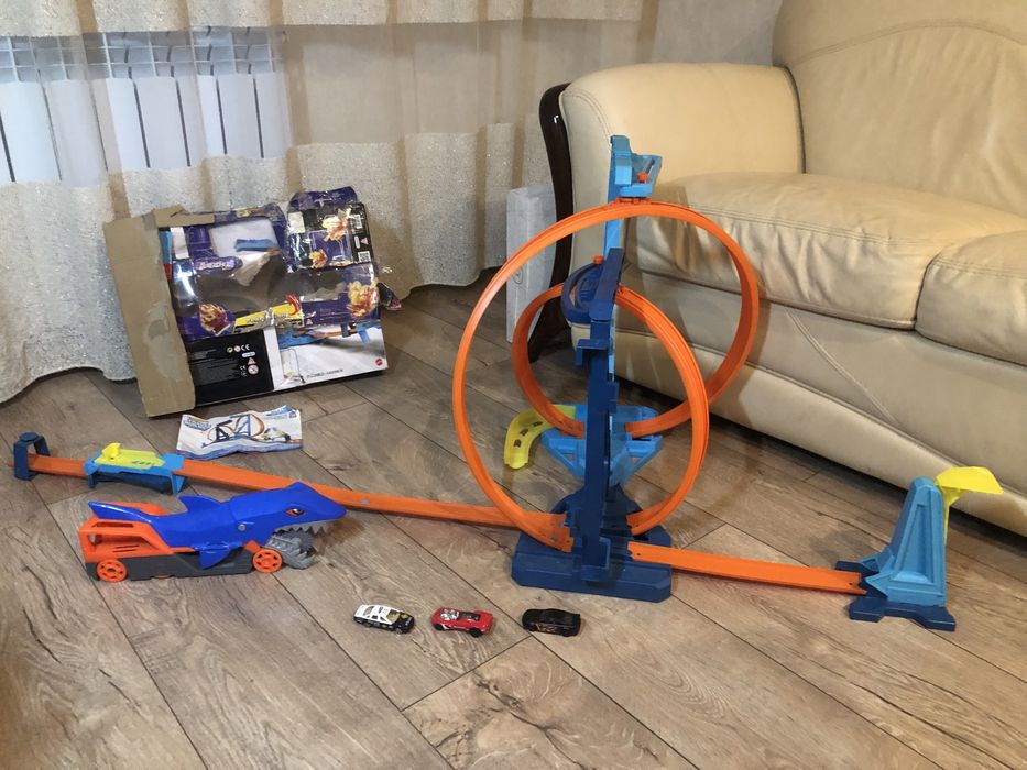 Hot Wheels трек акула  петля