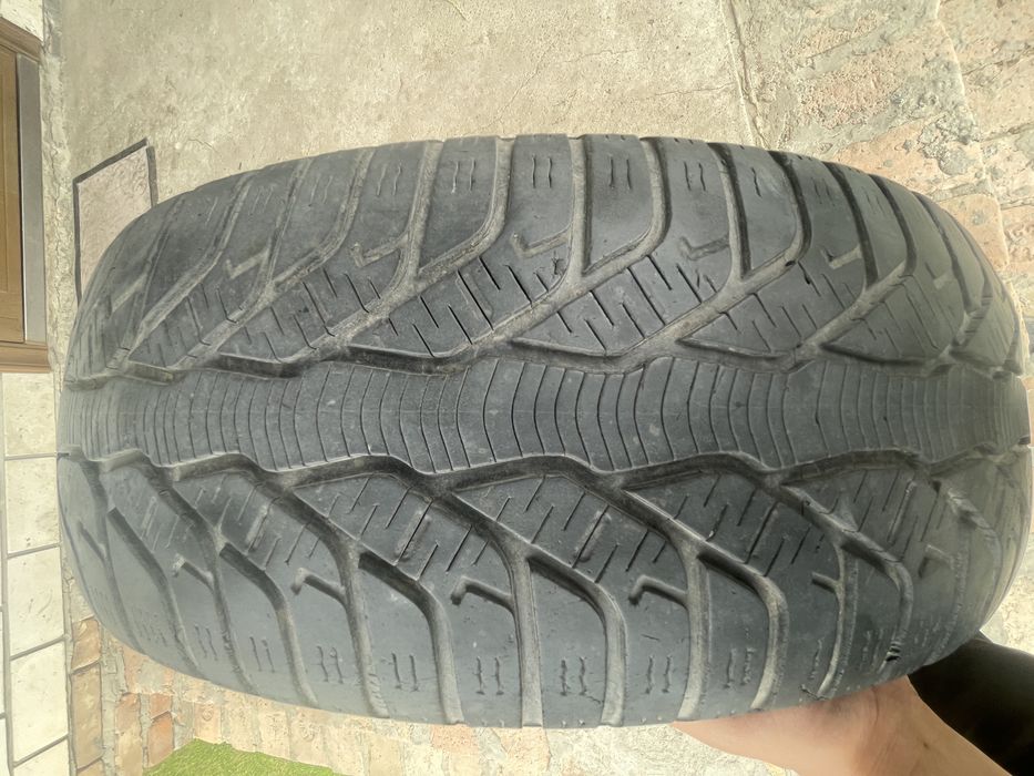 Продам 2 шини 195/65 R15
