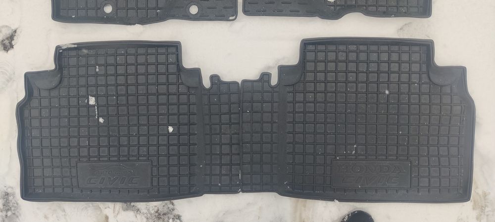 Резинові коврики в Honda Civic 4d