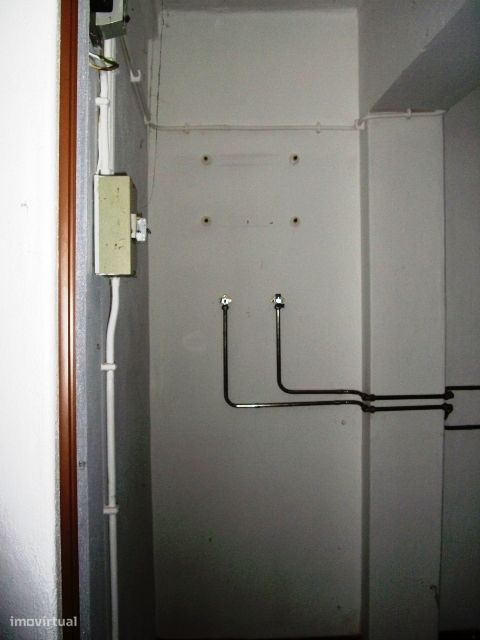 Vendo Garagem/Armazém Junto ao seminario em Leiria
