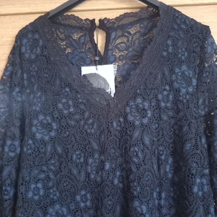 Koktajlowa Sukienka ciążowa koronkowa bardzo elastyczna mamalicious ro