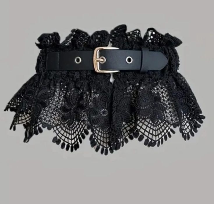 Czarny pasek z koronką regulowany