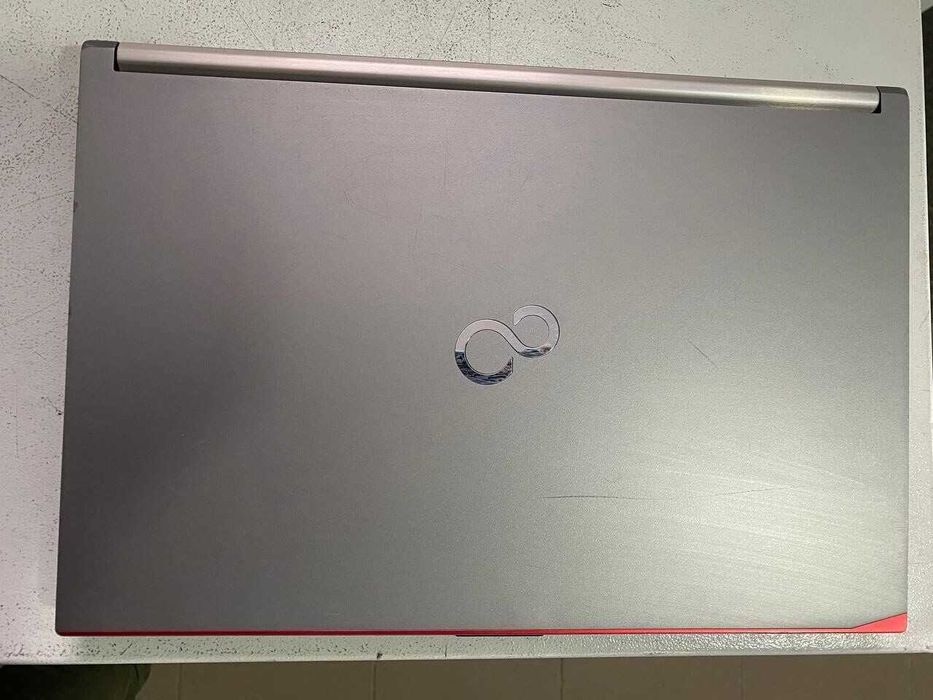 Мобільна робоча станція Fujitsu Celsius H760 / 15.6" (1920x1080) IPS /Core i7-6920HQ / 32 GB DDR4 / 256 GB SSD / Quadro M2000M, 4 GB / WebCam
