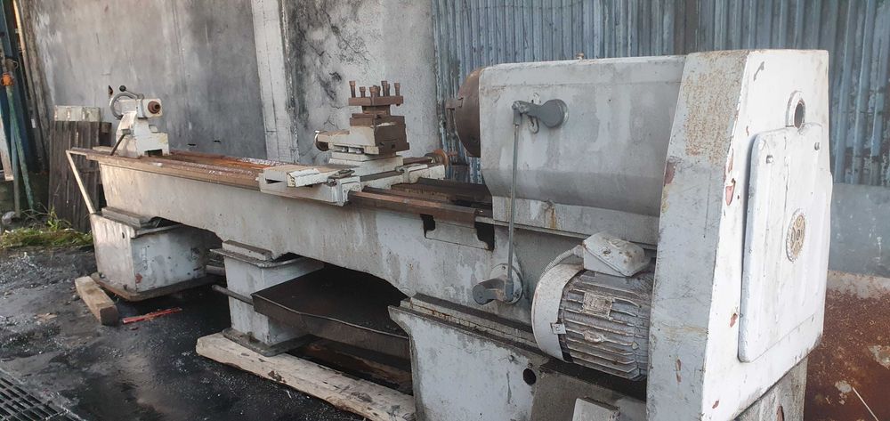 Torno mecanico de grande dimensao