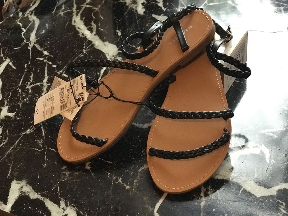 Нові босоніжки