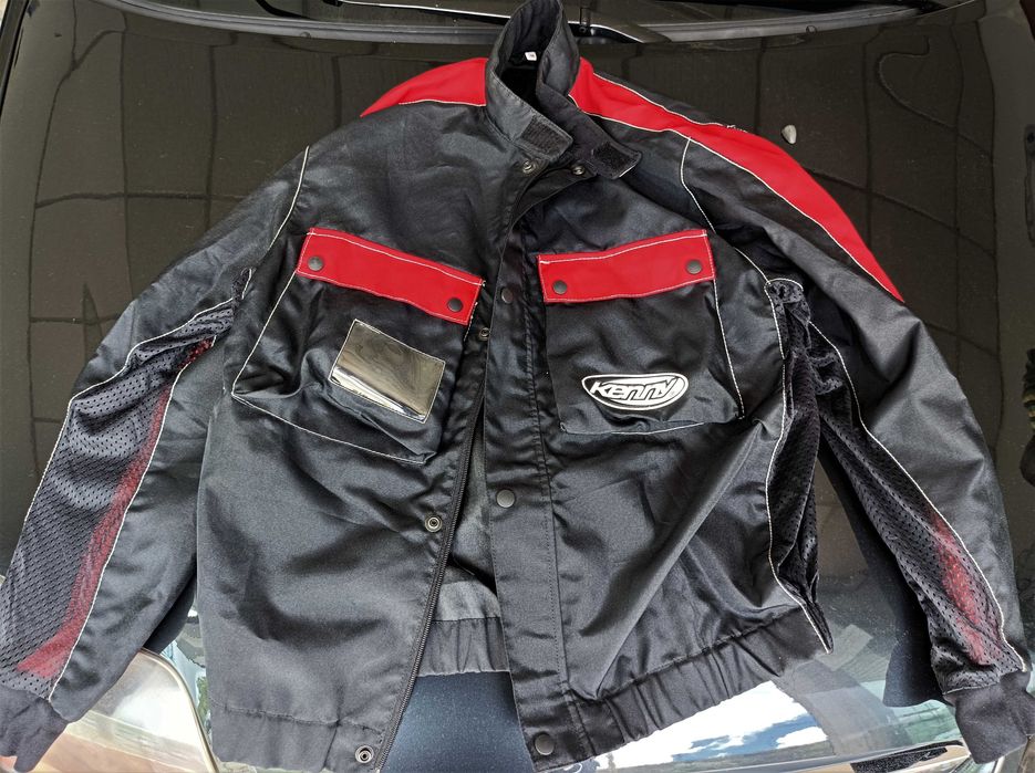 vários casacos motar