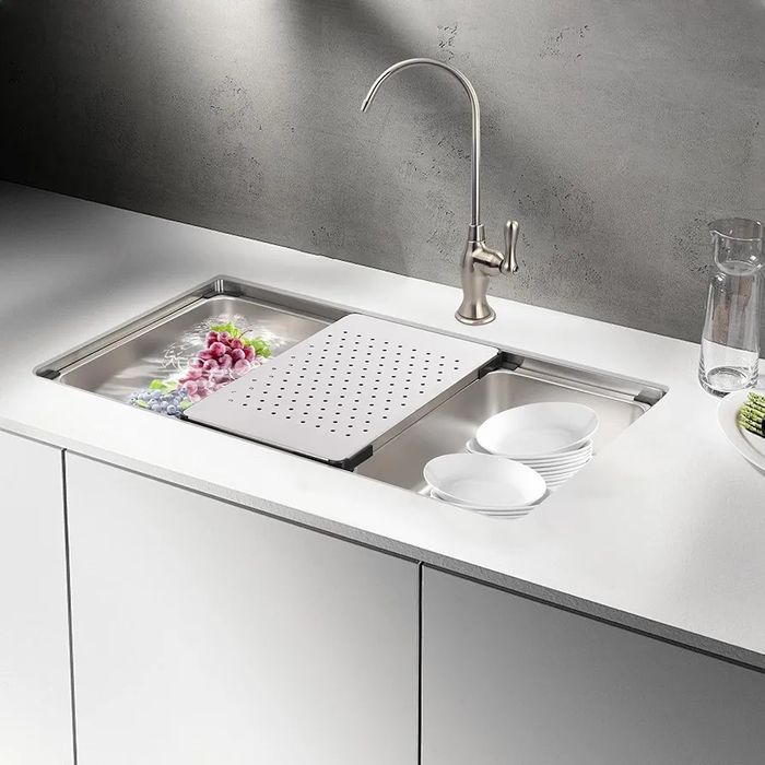 Кухонная мойка из нержавеющей стали с корзиной для слива и врезной сто