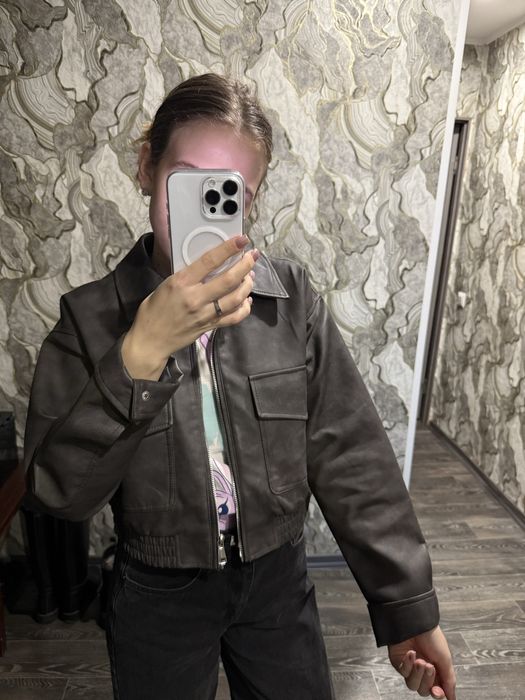 Жіноча укорочена куртка