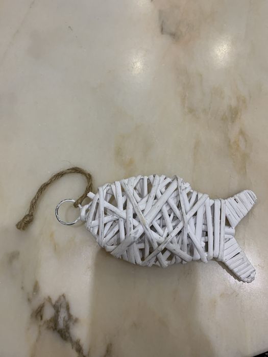 Peixe em madeira decorativo (cor branca)
