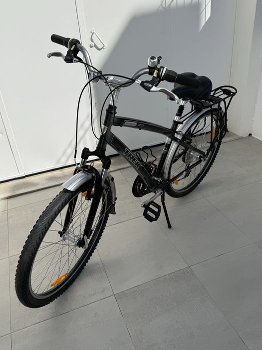 2 Bicicletas, 1 senhora e 1 homem