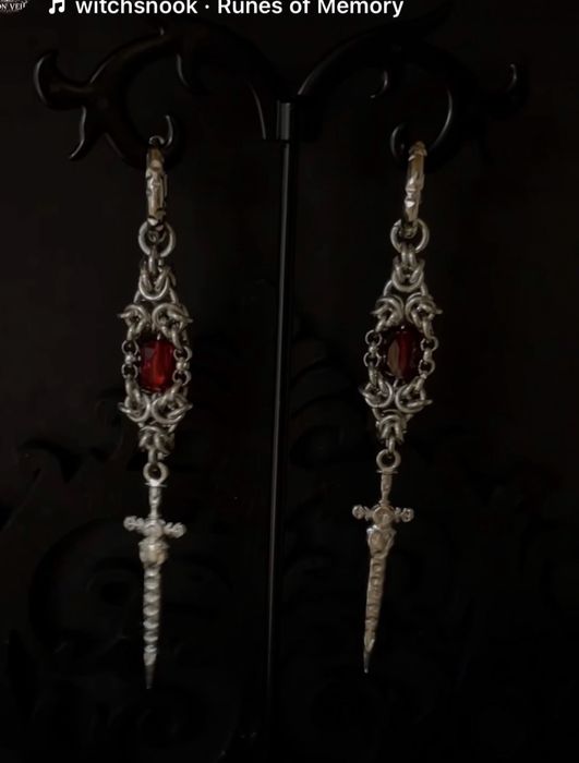 Nowe kolczyki  mieć w stylu gotyckim