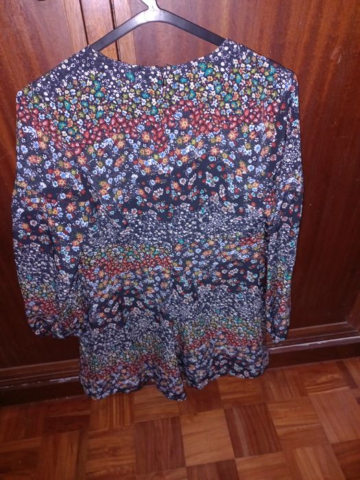 Macacão florido tamanho M