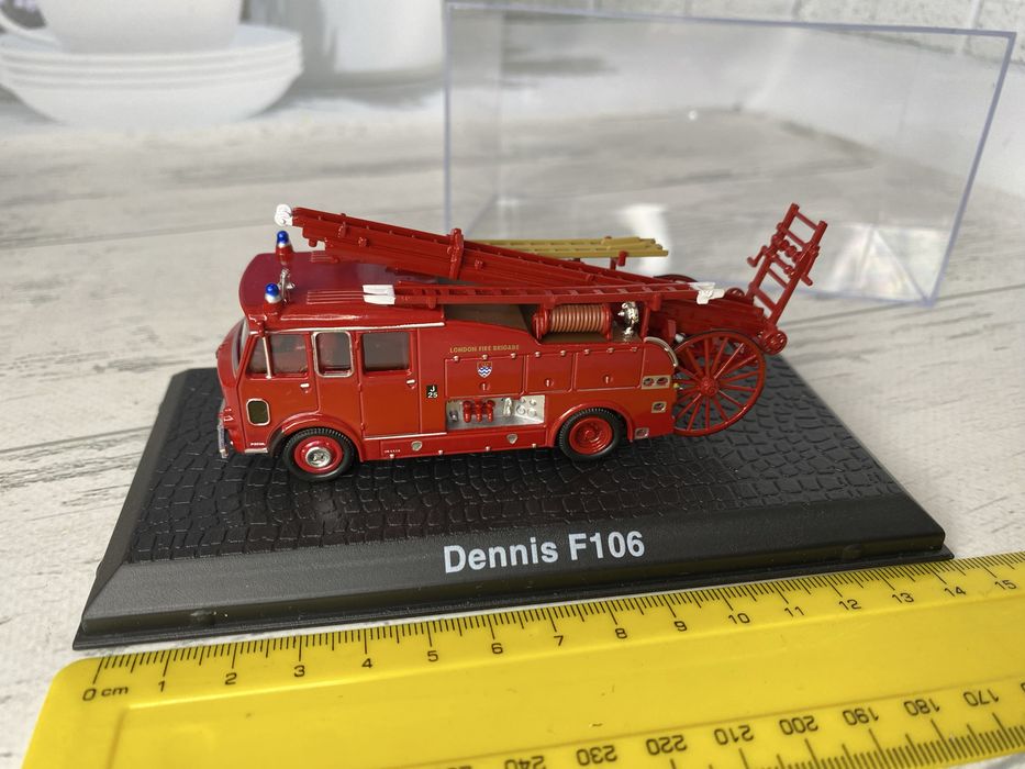 Колекційна модель — Dennis F106 Atlas Editions Collections