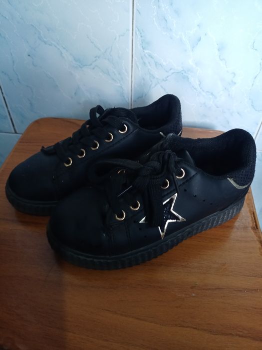 Продам детские кеды