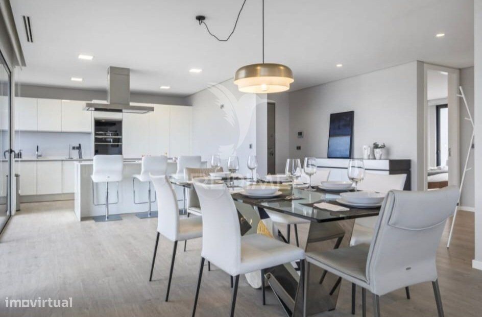 Penthouse T3 Com Vista Mar De Luxo – Uma Joia Rara Pronta A Rentabi...