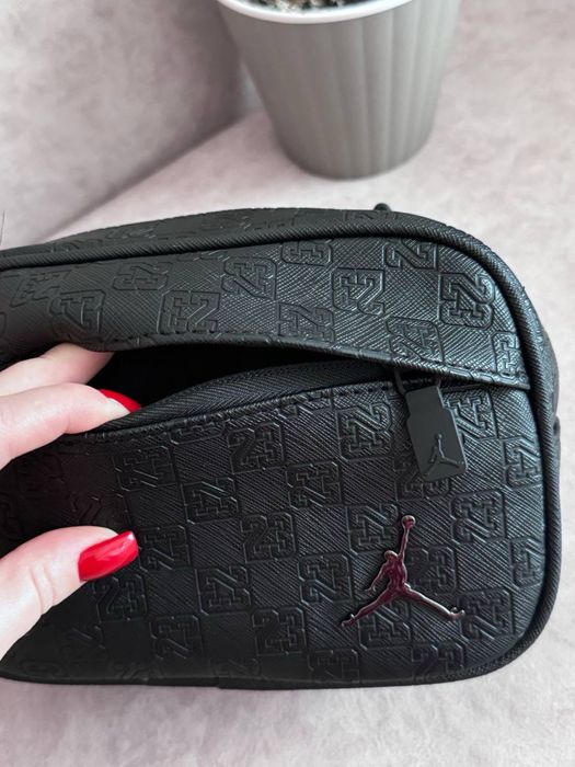 Сумка Air Jordan Monogram Crossbody | Nike, найк, джордан месенджер