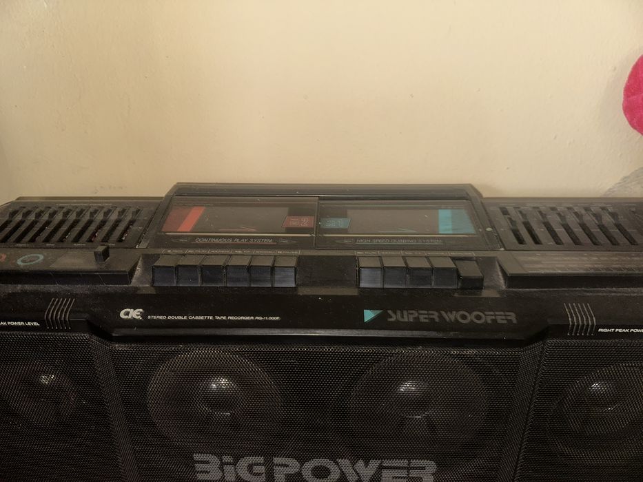 Radio preto antigo de cassetes