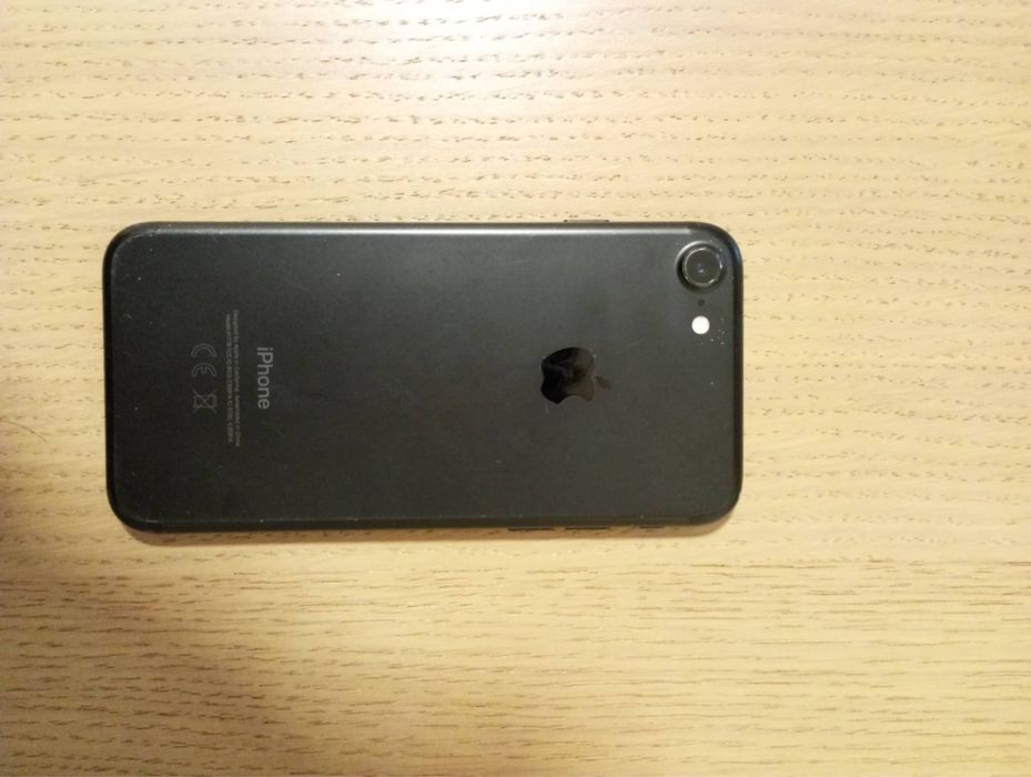 Iphone 7 (32GB) desbloqueado em bom estado + acessórios