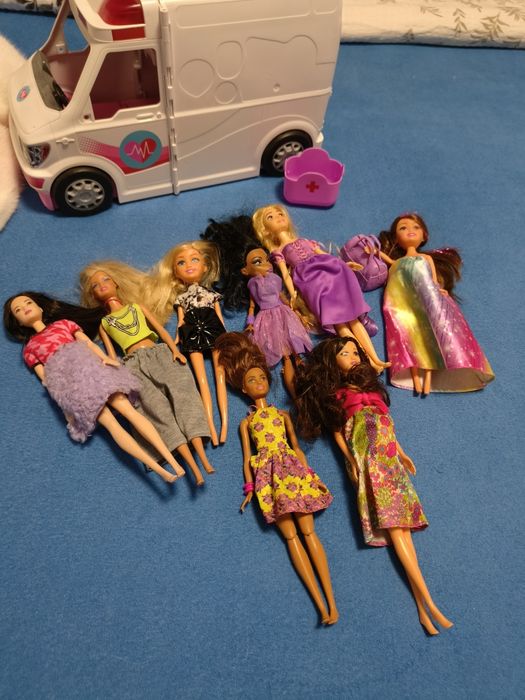 Zestaw Barbie duży samochód, domek, lekarz  gratis lalki barbie