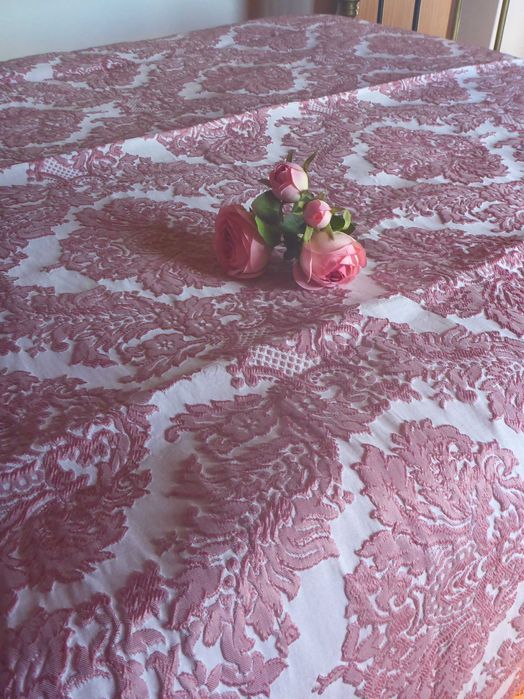 Coberta de cama jacquard - decoração acetinada de cor rosa adamascada