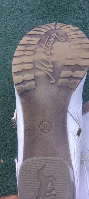 Шкіряні чобітки жіночі