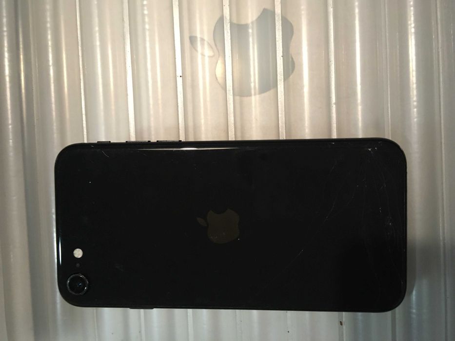 Apple Iphone SE 2020 3/64 GB black brak blokad black ios 18.7.2