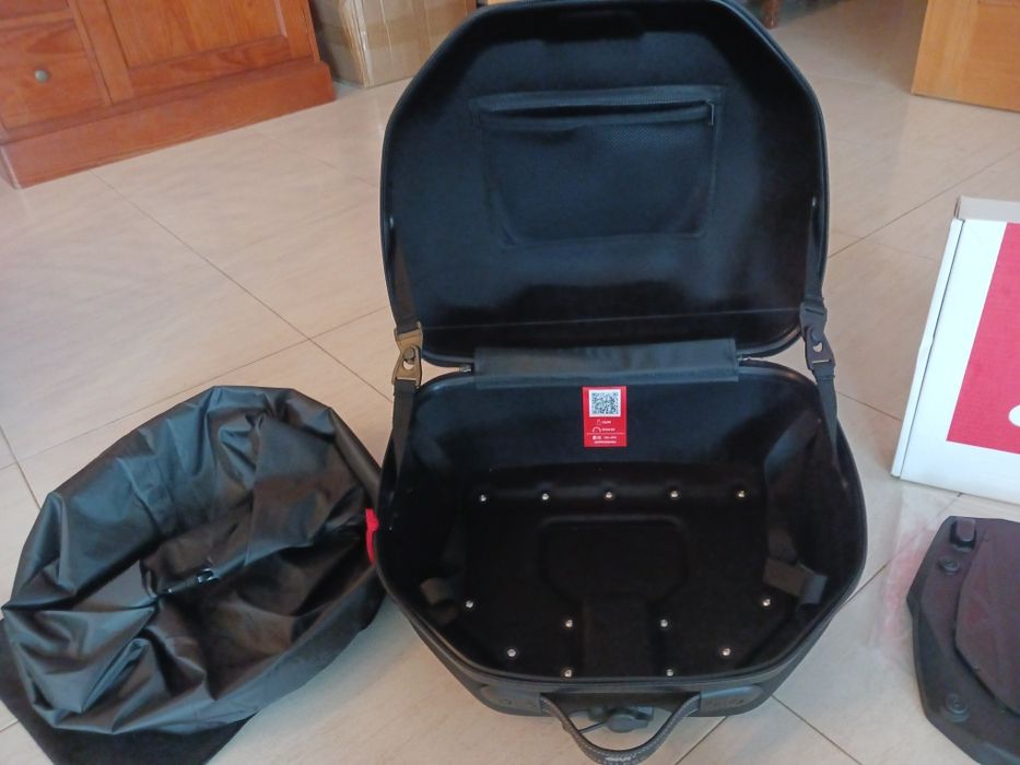 Top case smirrígido GIVI W901 com rack GIVI