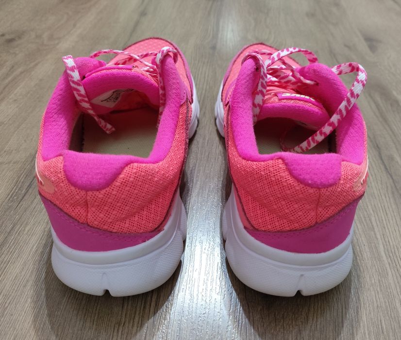 Кроссовки Nike р. 36,5-37, стелька 24см, оригинал