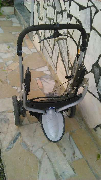 Impeccable-condition Chicco three-wheel stroller frame423209019963484166