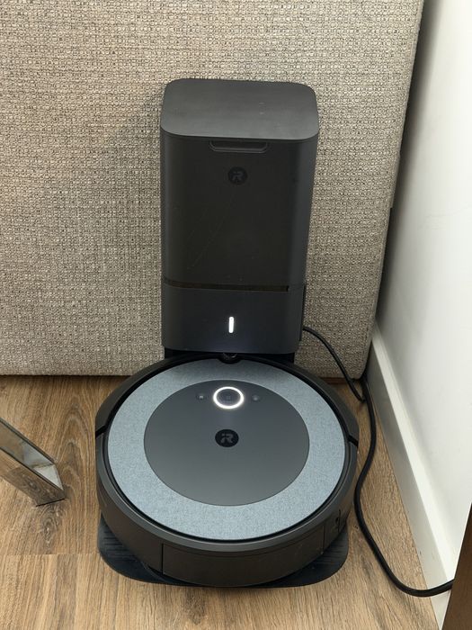 iRobot Roomba i3+ com base