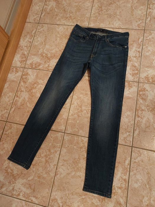 Roupa diversa em bom estado/novo